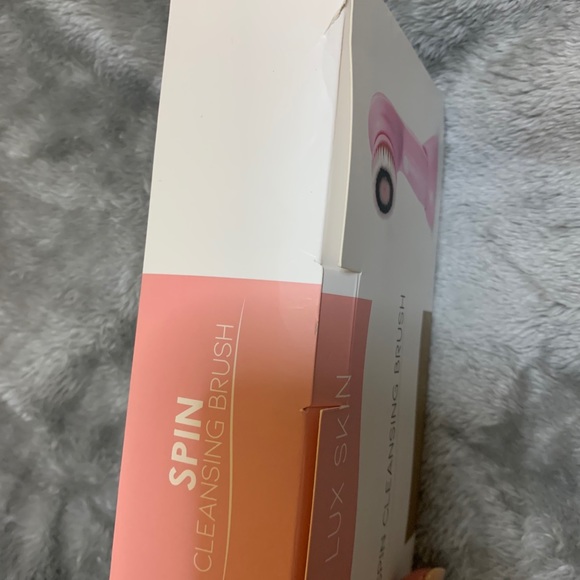 SPIN CLEANSING BRUSH - Picture 2 of 4